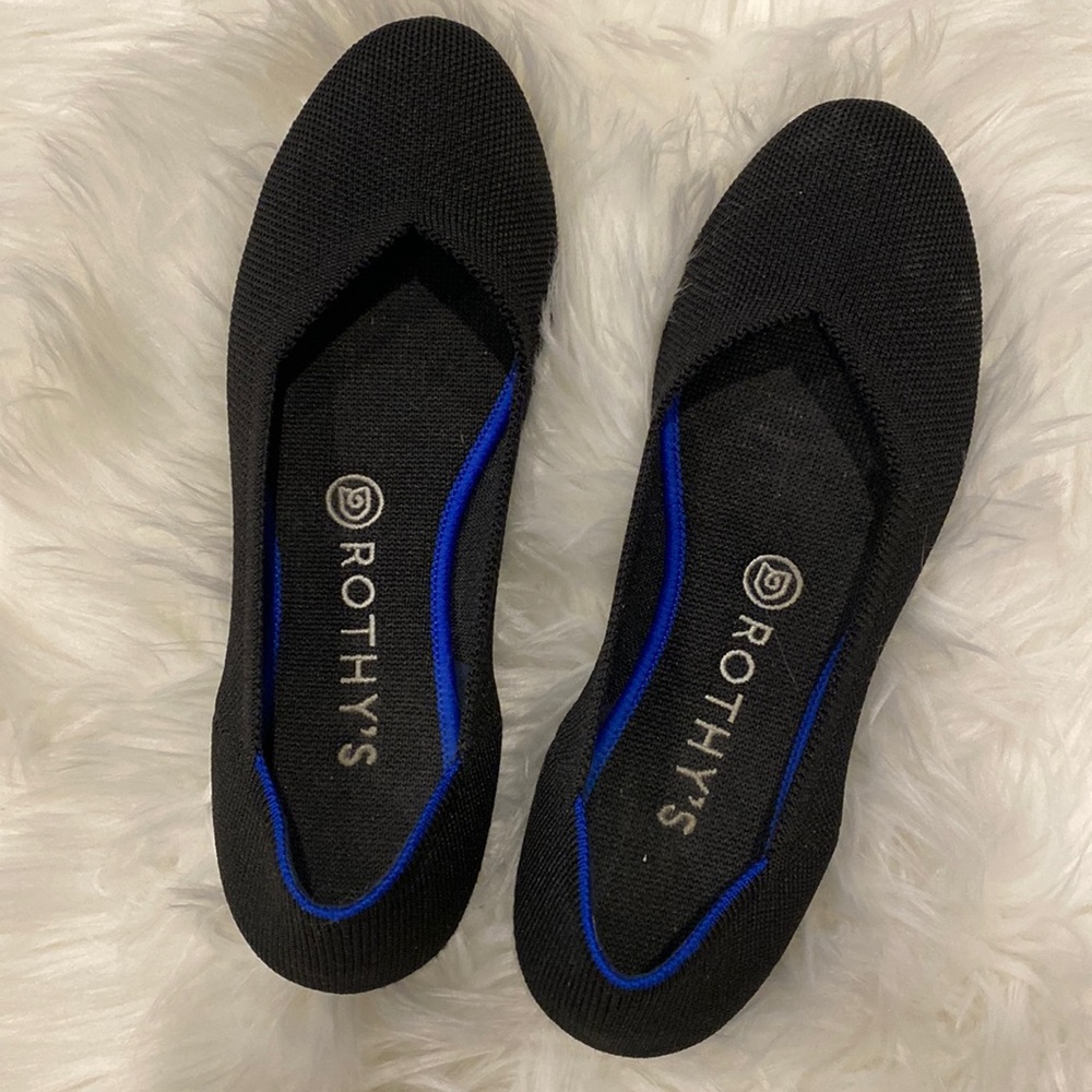 Black Round-toe Rothys Size 8